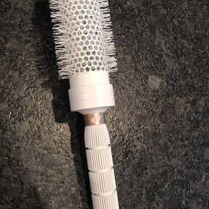 T3 1 1/2 Inch Volume Round Brush